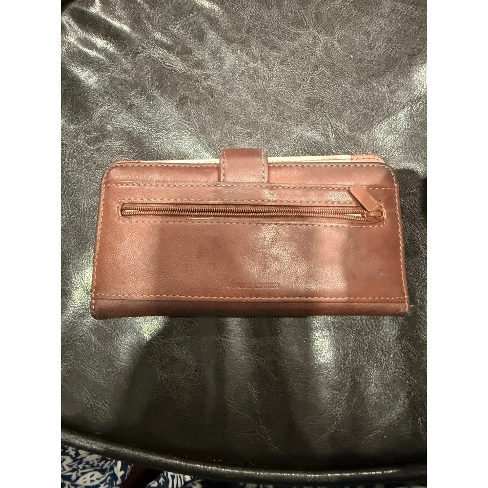 Buxton Brown Leather Bi‎ Fold Wallet Snap Closure Embossed Logo Genuine Leather